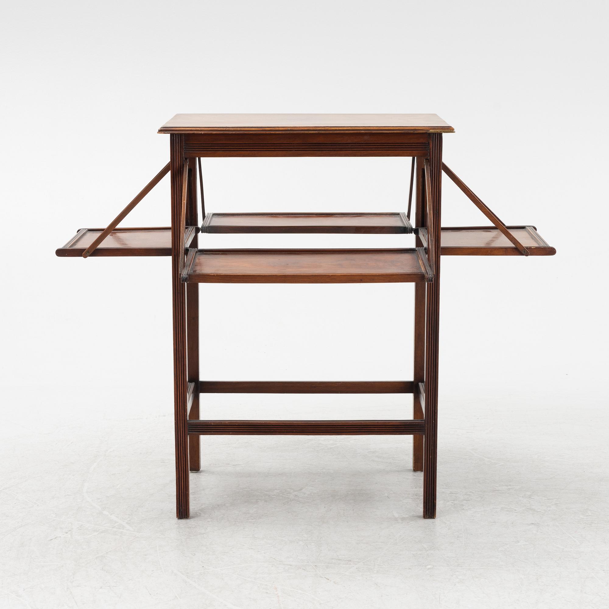 An English mahogany table, early 20th Century.