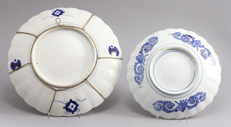 FAT, 2 st samt TALLRIK, porslin, Japan, 1900-tal.