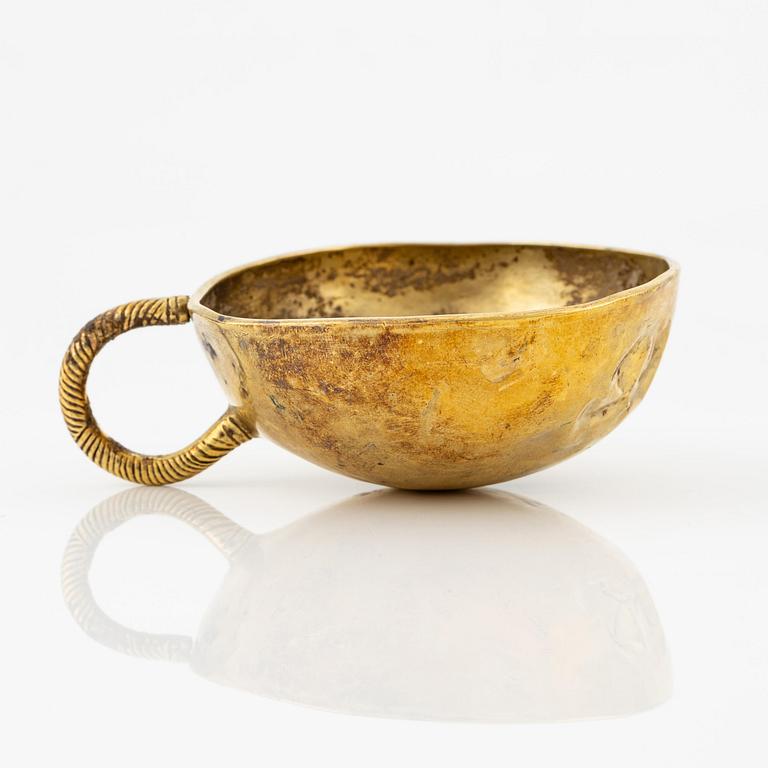 The Carl Kempe Cup, a West Asiatic gold / electrum bowl with loop handle, presumably early bronze age, 3rd Millenia BC.