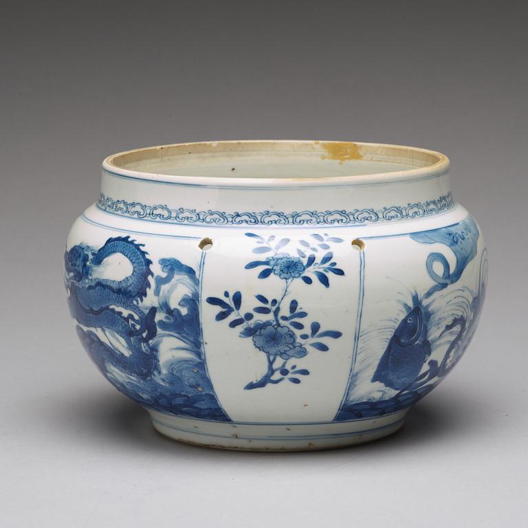 A blue and white censer/pot, Qing dynasty, Kangxi (1662-1722).