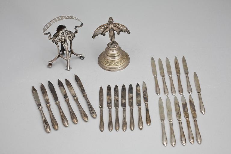 KNIVSTÄLL, 2 st, nysilver, bl.a. WMF, jugend, 1900-talets första hälft.