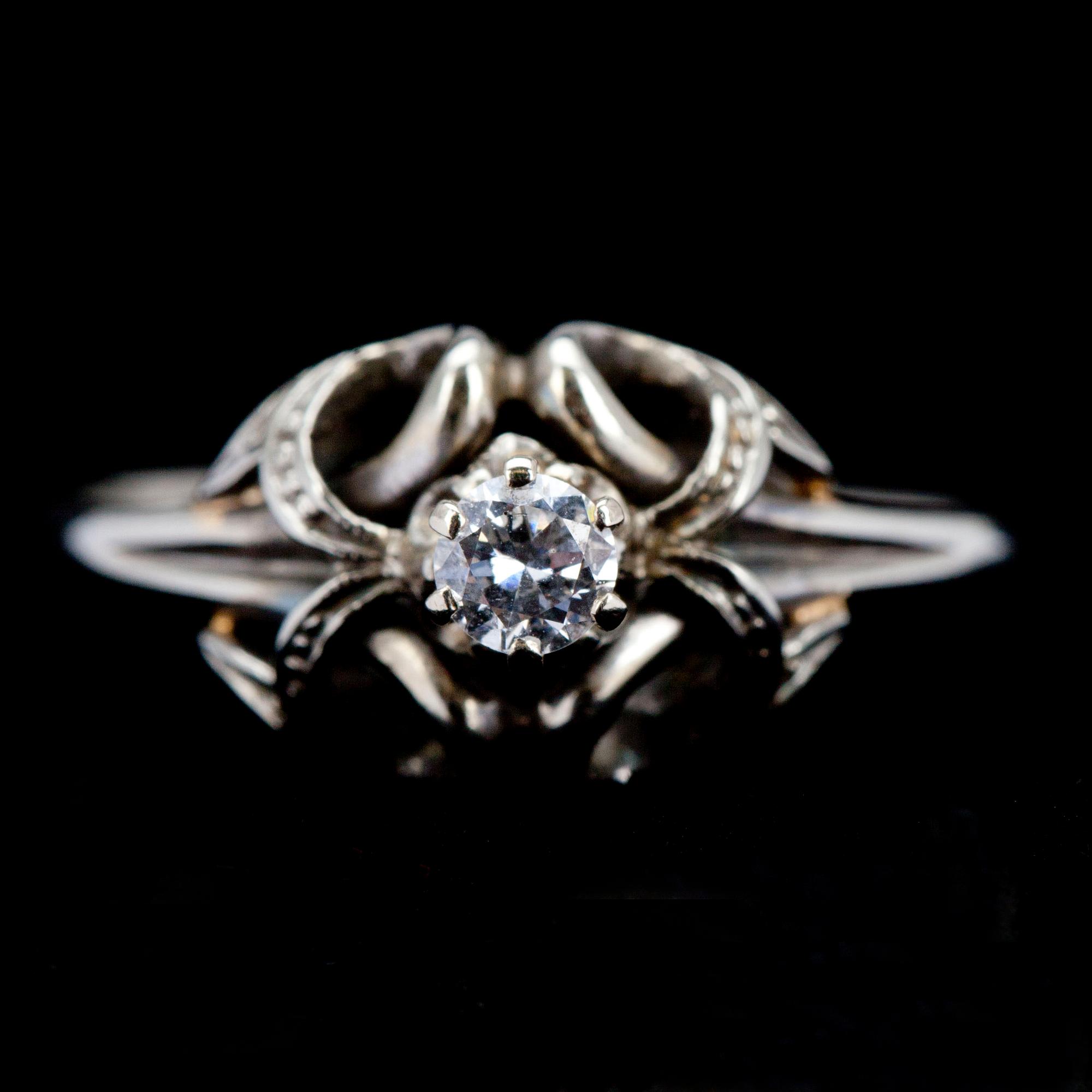 RING, vitguld 14K, briljantslipad diamant ca 0,14 ct. Vikt 3,2 g.