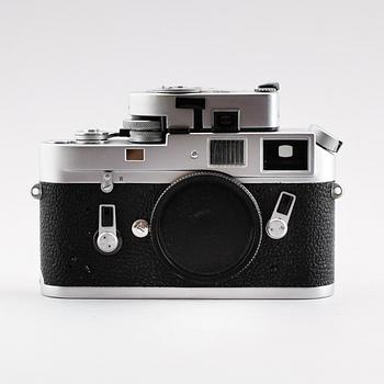 KAMERA samt OBJEKTIV, 1+2, Leica M4 Schwarz Lackiert, nr 1227403, med Leica-Meter, 1969.