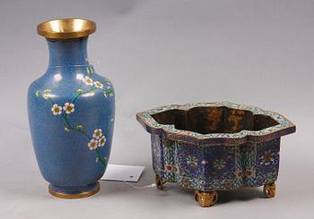 SKÅL OCH VAS, cloisonné, Kina. 1800/1900-tal.