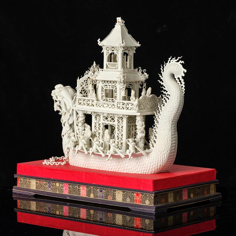 A white biscuit Dragon Boat, Qing dynasty, 19th Century.