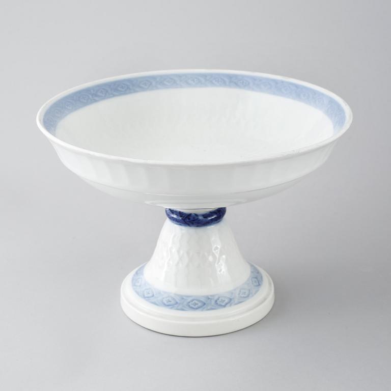 73 porcelian serving pieces, "Blå Vifte", Royal Copenhagen, from the second half of the 20th century.