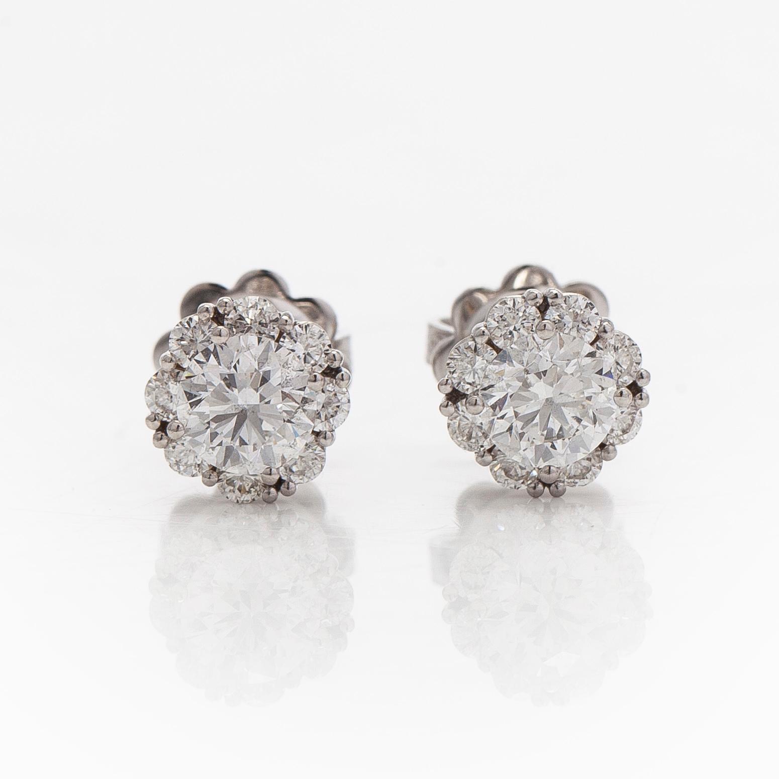 Earrings in 18K white gold set with brilliant-cut diamonds.