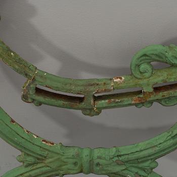 A SWEDISH IRON(NOT COMPLETE) GARDEN SOFA.