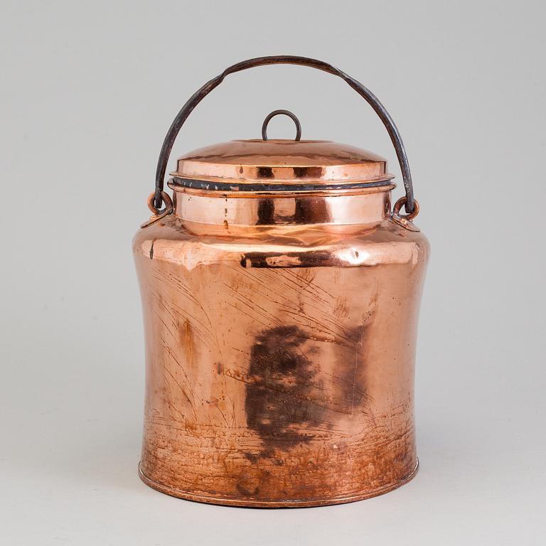 THREE COPPER KITCHEN UTENSILS, 19th century.