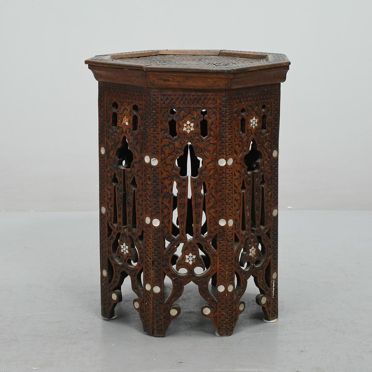 PALL, orientalisk, 1900-tal.