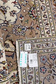 A Kashan carpet, c. 345 x 243 cm.
