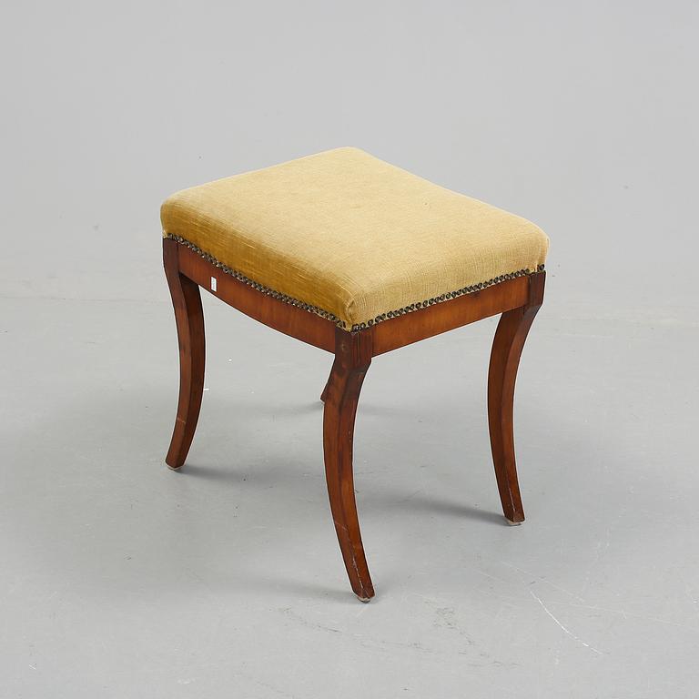 TABURETT, Karl Johan, 1800-talets första hälft.
