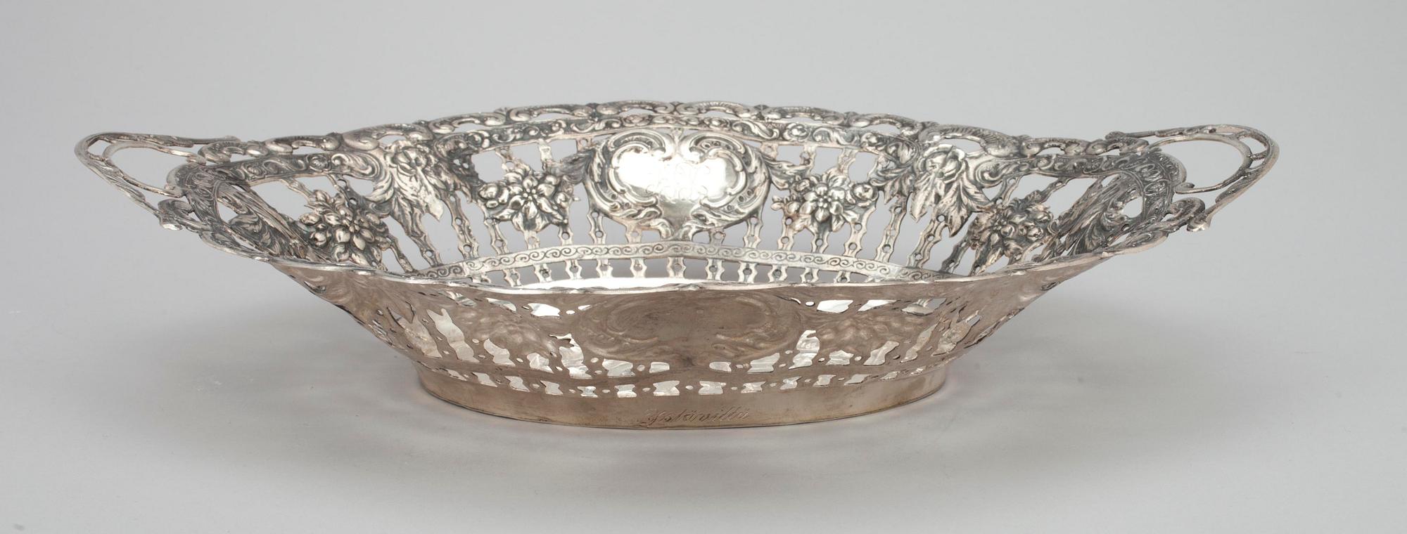 SKÅL, silver, Koivula, Joensuu 1962. Vikt ca 426 g.