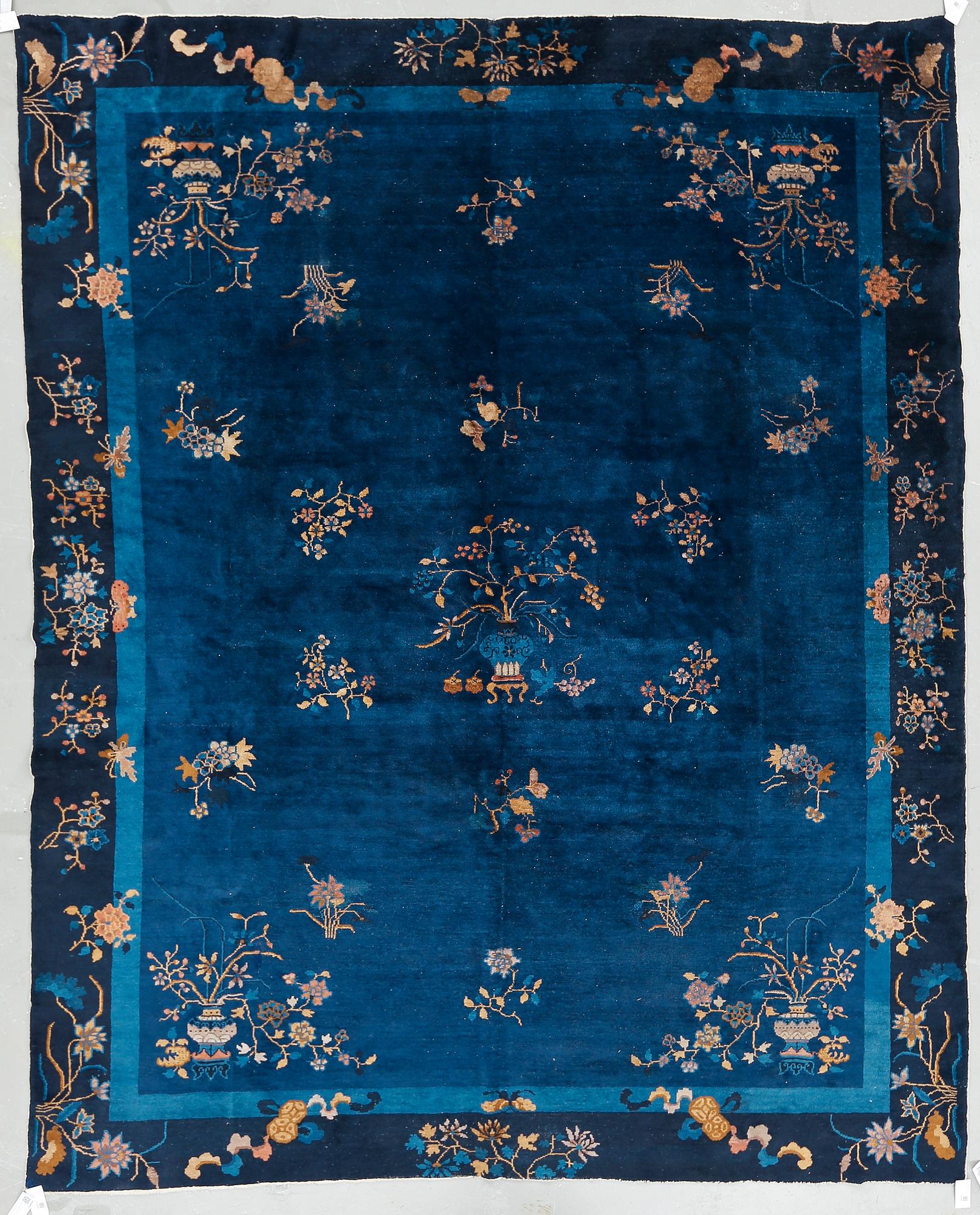 MATTA, Kina, antik. Ca 340 x 275 cm.