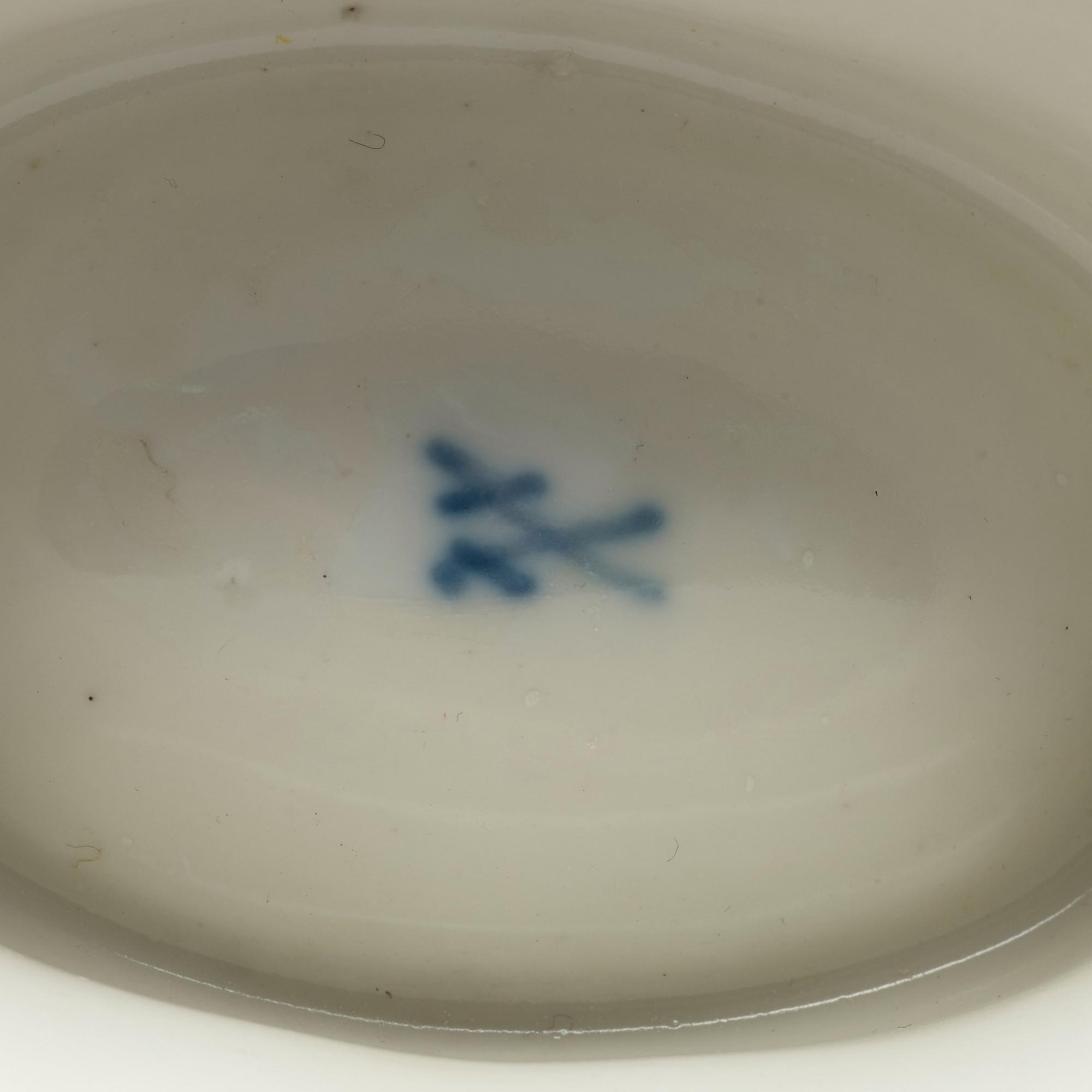 A Meissen salt, 18th century.