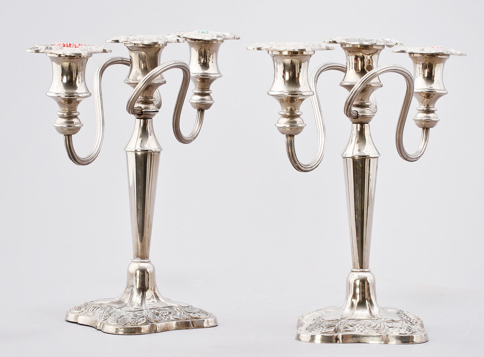 KANDELABRAR, ett par, nysilver, 1900-tal.