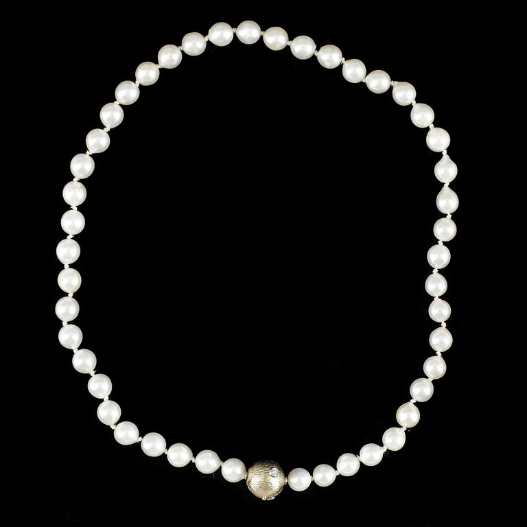 COLLIER, lås av 18k guld med briljantslipade diamanter, odlade pärlor, Ole Lynggaard, Danmark.