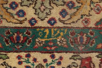 Matta, semiantik Täbris, Nordvästra Persien, ca 285 x 196 cm.