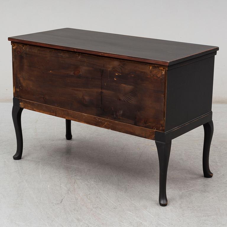 A rococo-style chest of drawers from the first half of the 20th century.