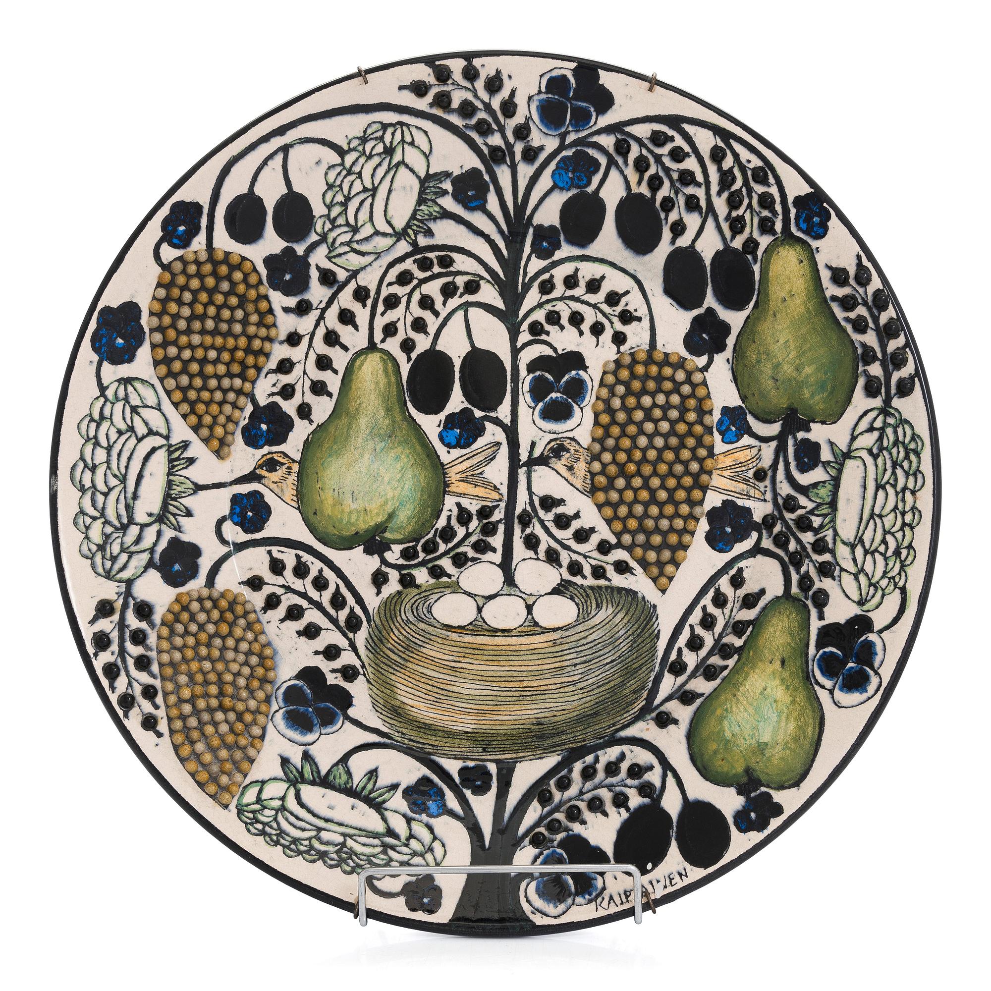 Birger Kaipiainen, a stoneware decorative plate signed Kaipiainen.