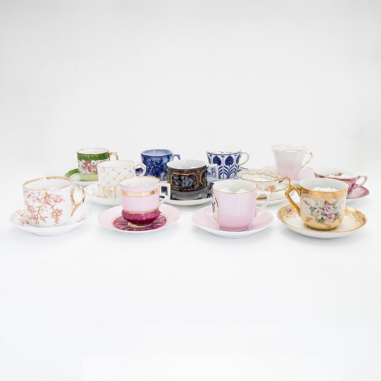 Mustaschkoppar, 24 par, porslin, bla England och Tyskland, 1800 och 1900-tal.