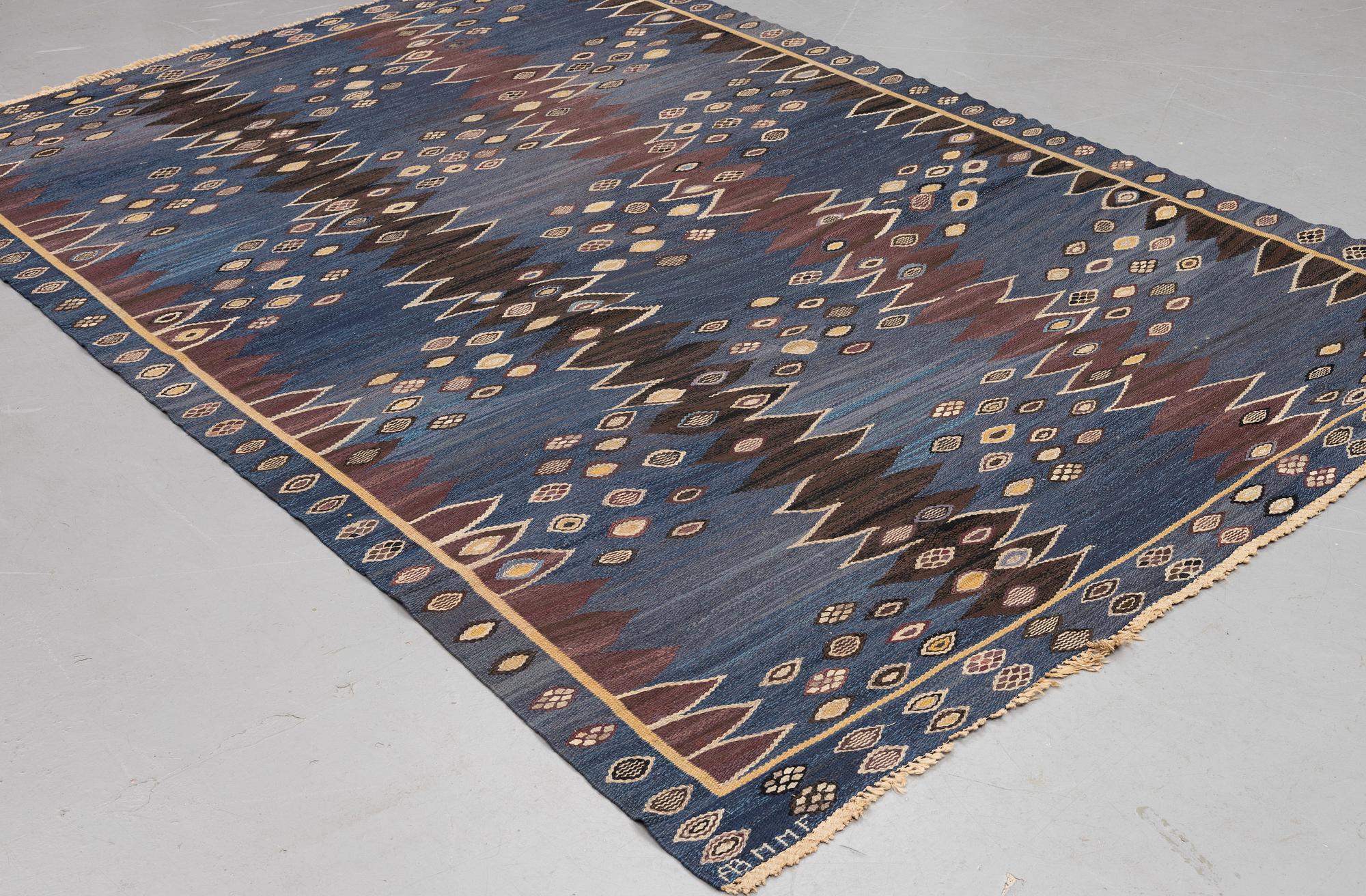 Barbro Nilsson, matta, "Snäckorna", gobelängteknik, ca 300 x 202,5 cm, signerad AB MMF BN.