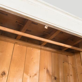 Klädskåp, 1900-tales första hälft.