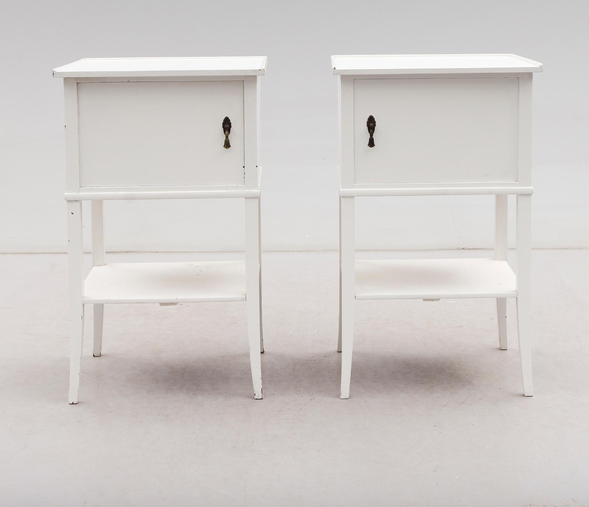 SÄNGBORD, 1 par, 1900-talets första hälft.