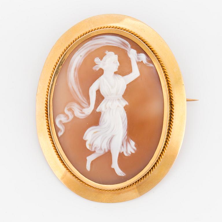 BROSCH, med skuren snäckskalscamé, Gustaf Dahlgren & Co, Malmö 1916.