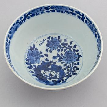 A Chinese blue and white bowl, Qing dynasty, 19th Century.