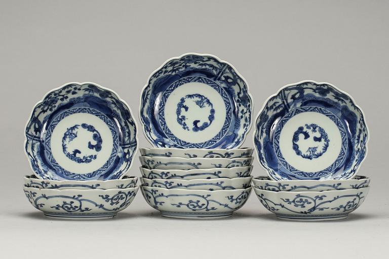 SKÅLFAT, porslin, 12 st, Japan, 1900-talets första hälft.