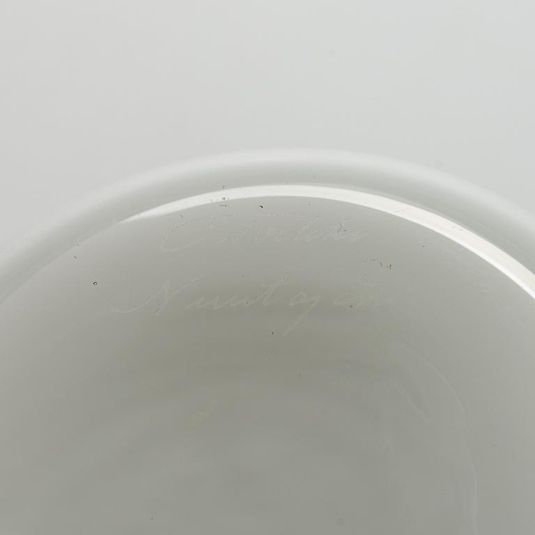 Oiva Toikka, an "Eider" glass bird, signed O. Toikka Nuutajärvi.