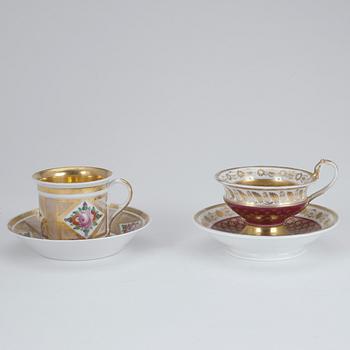KOPPAR, 2 st, porslin, bl.a. Frankrike 1800-tal.