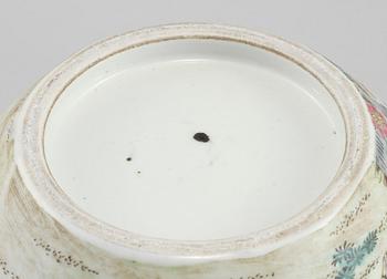 YTTERFODER, porslin, Kina, 1900-talets andra hälft.