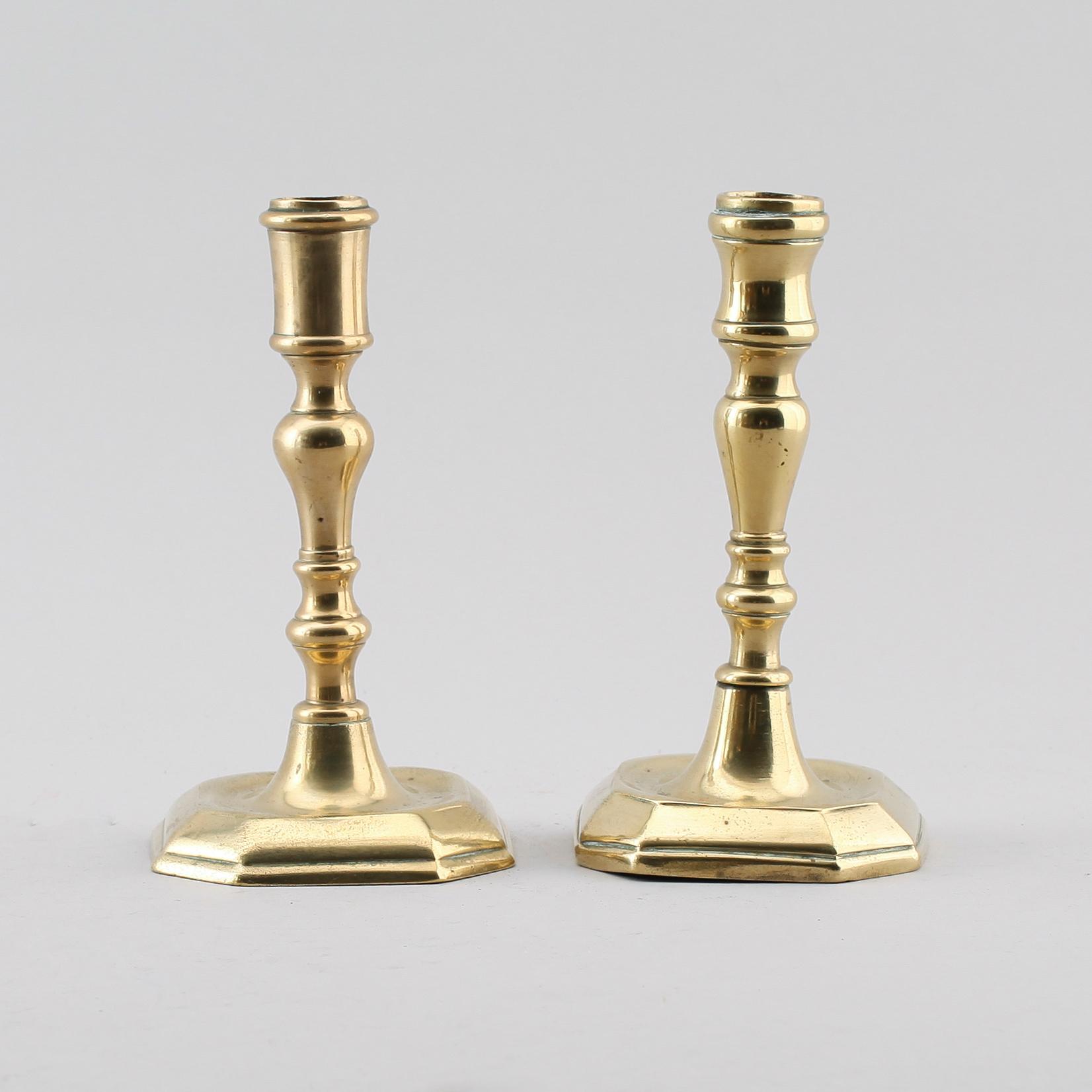 LJUSSTAKAR, 2 st, mässing, 1700-tal.