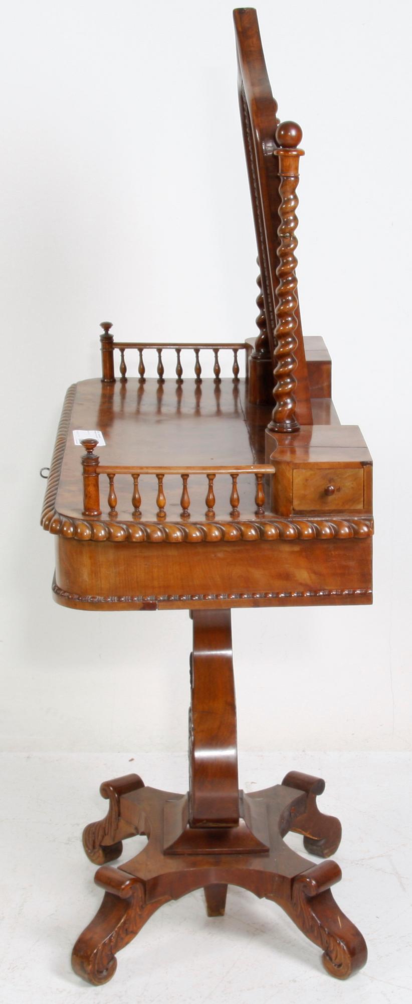 SPEGELBORD, senempir/gotiskstil, 1800-tal.
