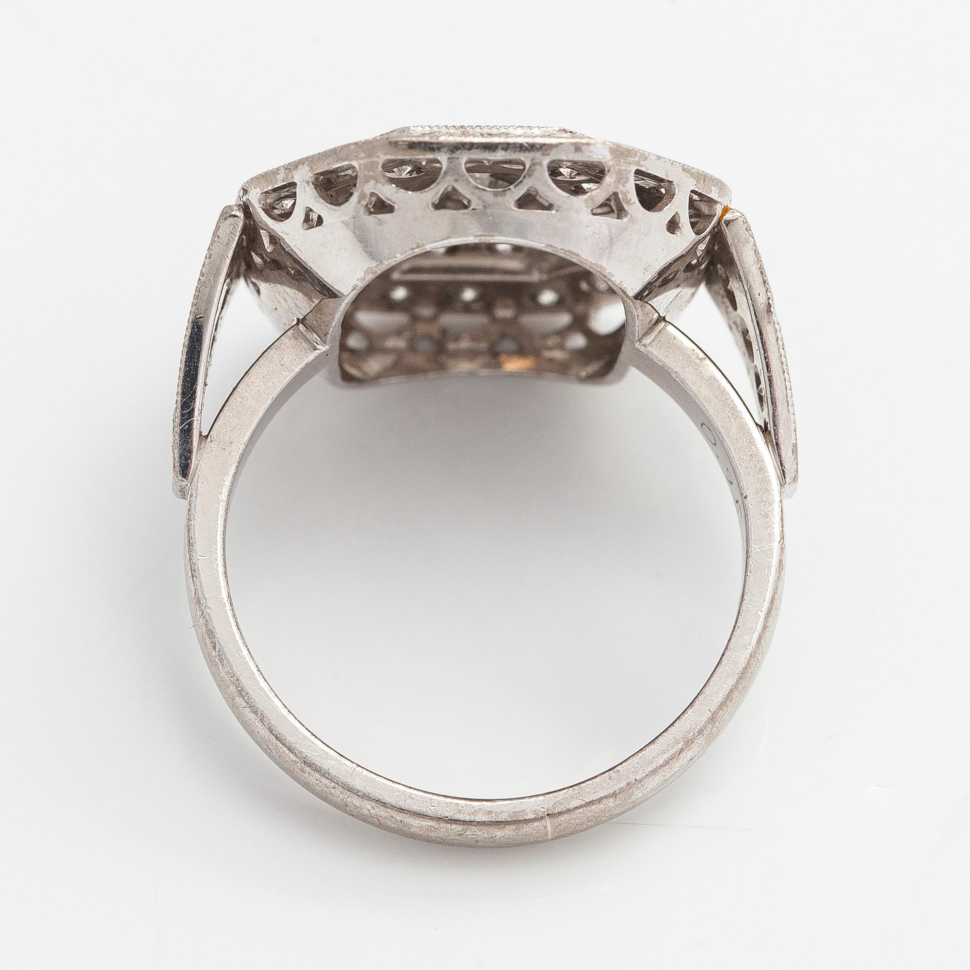 Sormus 18K kultaa ja briljanttihiottuja timantteja, Koru-Sampo Turku 1987.