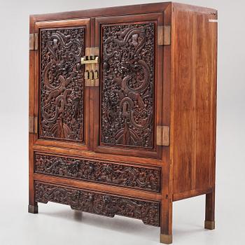 A large Imperial Hongmu compound cabinet, Qingdynasty, 19th century.