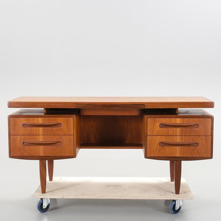 SIDEBOARD / SKRIVBORD, "G-Plan", omkring 1900-talets mitt.