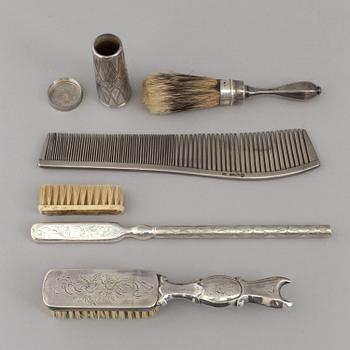 TOALETTARTIKLAR, fyra delar, silver, 1800-tal. Vikt ca 135 gram.