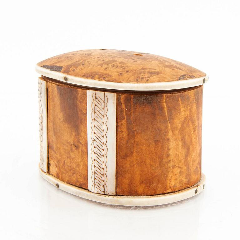Lars Knutsson Sunna, ash box with lid, Sámi handicraft, signed.