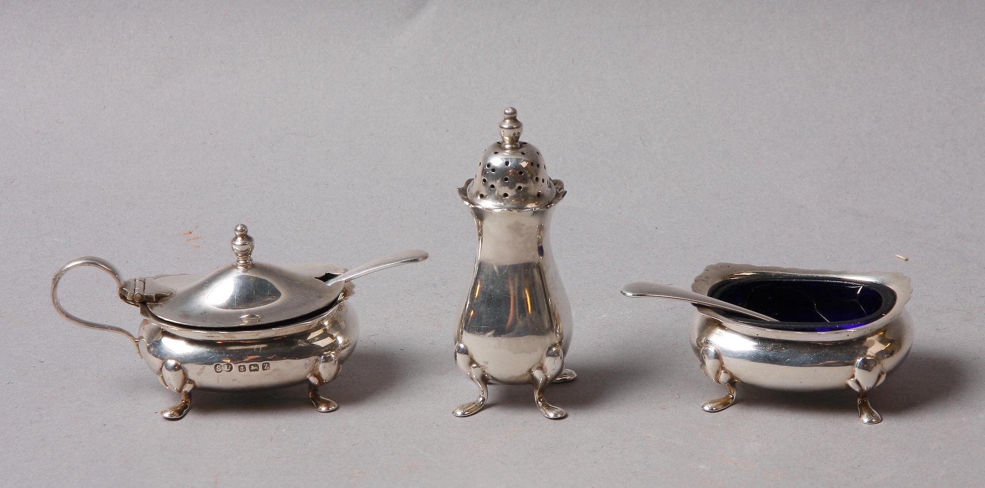 SALTKAR, 2 st, samt STRÖARE, silver, Birmingham 1924.