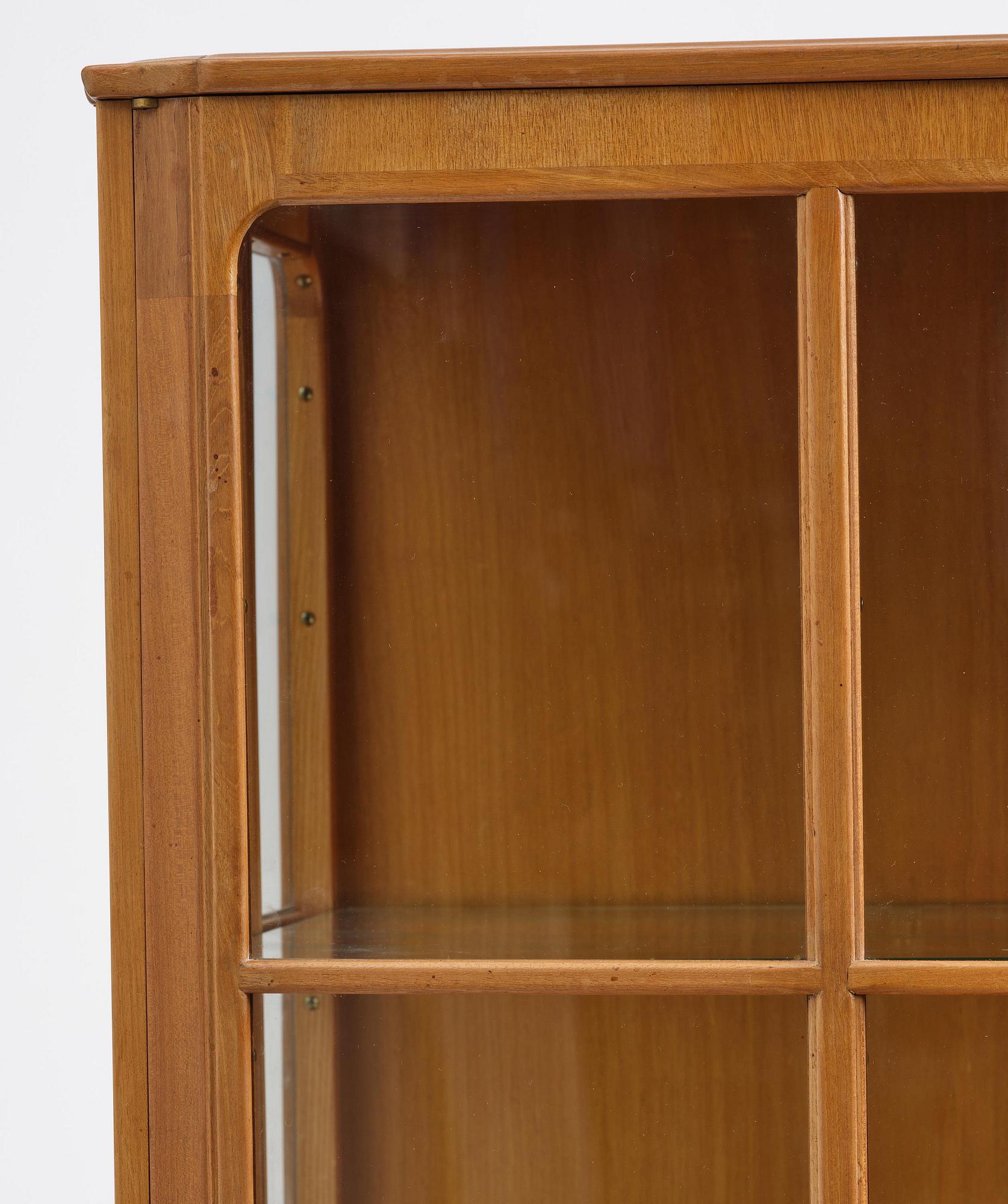 Carl Malmsten, an "Enstycksskåp" display cabinet, 1950s.