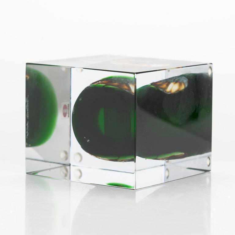Oiva Toikka, annual glass cube, 2015, signed Oiva Toikka, Nuutajärvi 2015, numbered 28/2000.