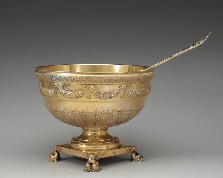 A Swedish 20th century silver-gilt bowl and ladle, makers mark of  C. G. Hallberg, Stockholm 1918.