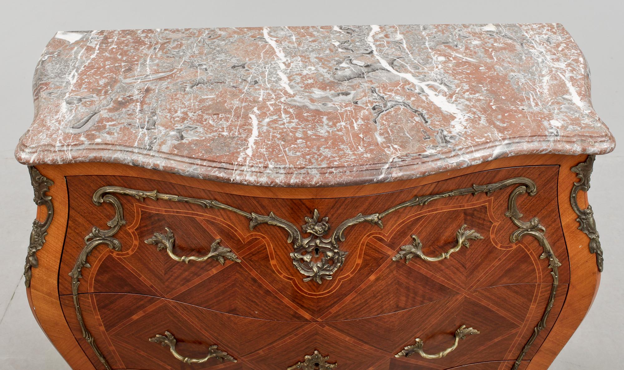 BYRÅ, rokokostil, 1900-tal.