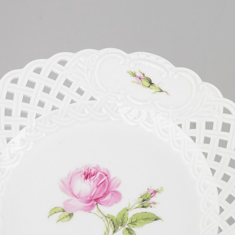 Te- och kaffeservis, 28 delar, samt tvättfat med kanna, porslin, Meissen, omkring år 1900.