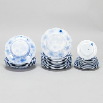 Matservis, 59 delar, flintgods, "Holland", Flow Blue, Johnson Brothers, 1900-talets första hälft.