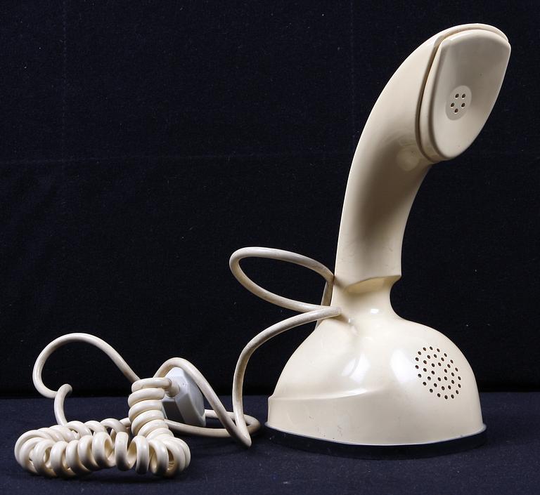 TELEFON, Ericofonen, s.k. Kobratelefon. Formgiven av Blomberg, Lysell och Thames. 1953-1954.