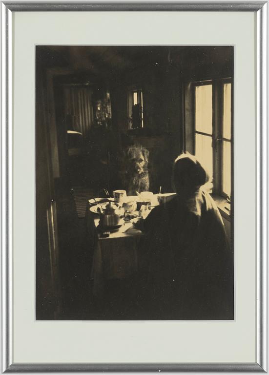 Henry B. Goodwin, Ida and Troll having breakfast.